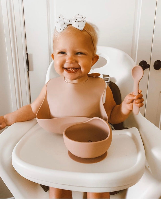 Ali + Oli Silicone Suction Bowl & Spoon Set in blush model