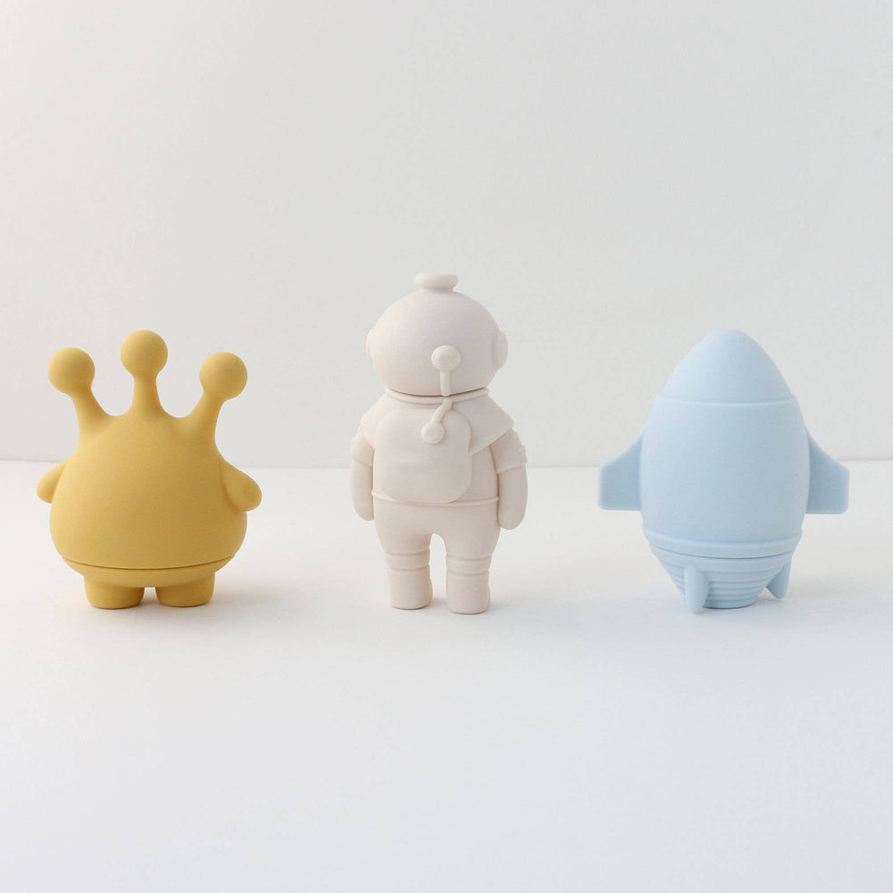 Space Bath Toy Set back