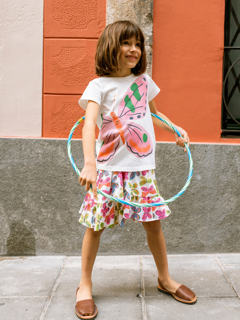 Tea Collection Mariposa Del Alba Graphic Tee model