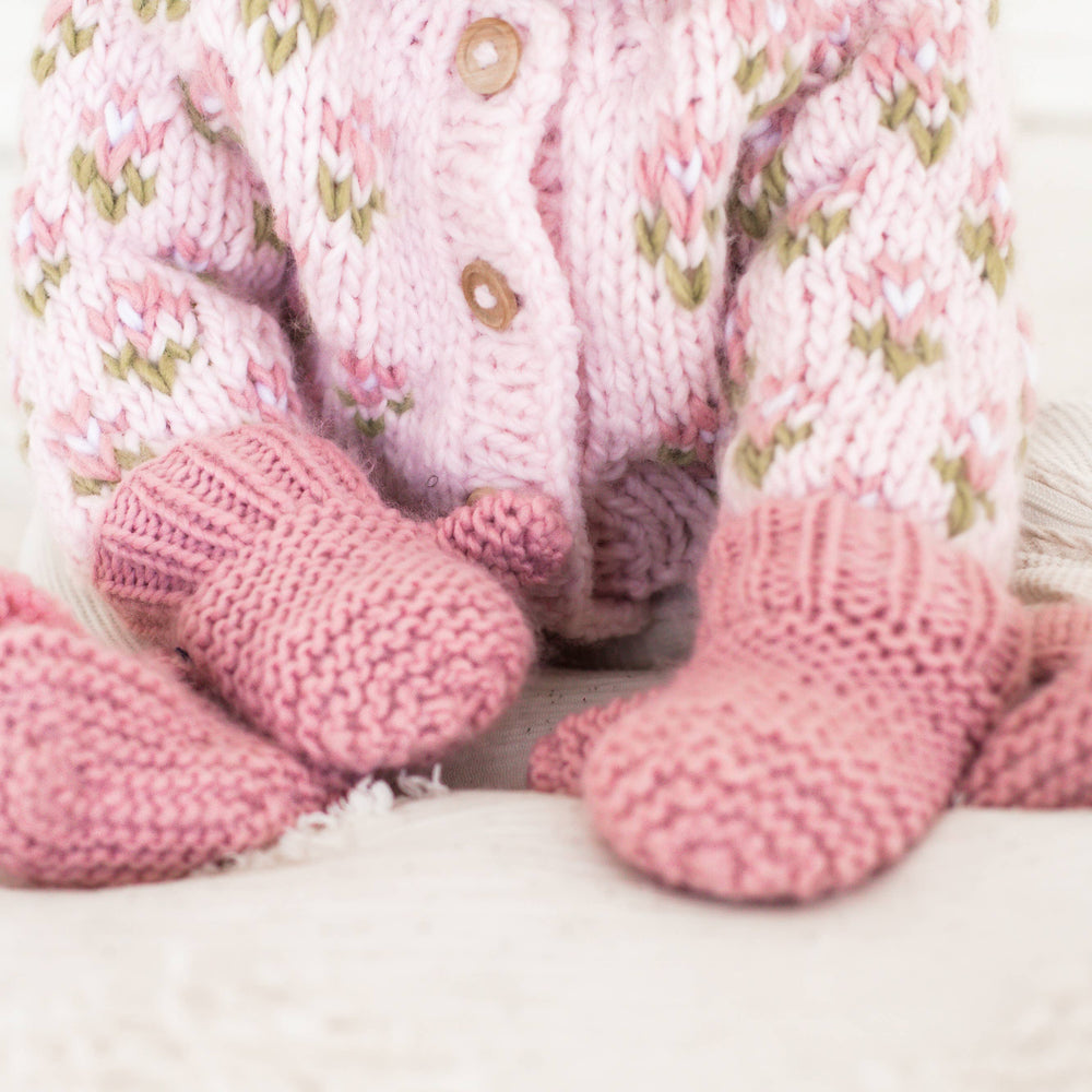 Huggalugs Rosy Garter Stitch Mittens model