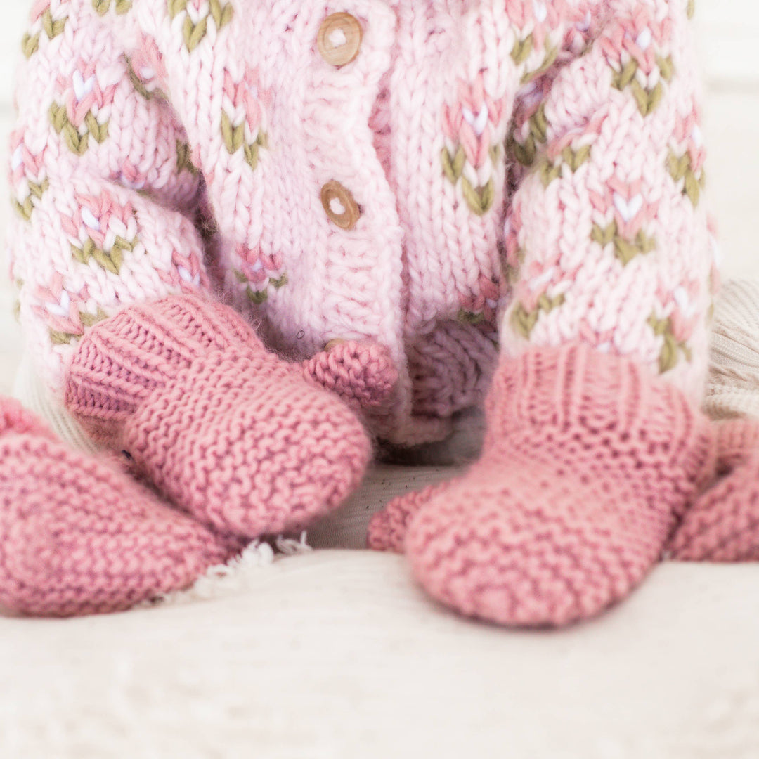 Huggalugs Rosy Garter Stitch Mittens model