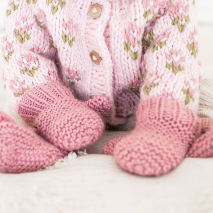 Huggalugs Rosy Garter Stitch Mittens model