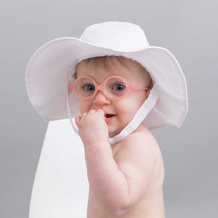 Huggalugs White Seersucker Sunhat model front