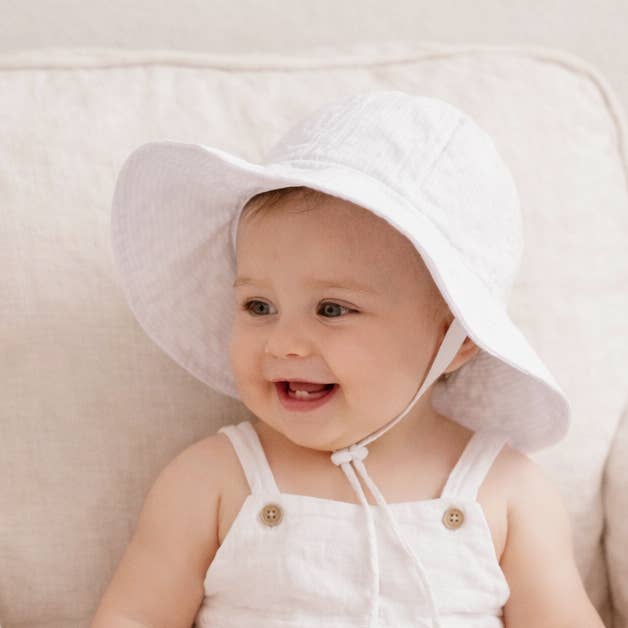 Huggalugs White Seersucker Sunhat model