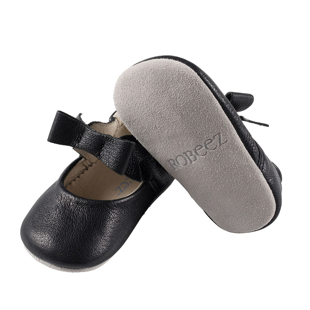 Sofia First Kicks in Black sole