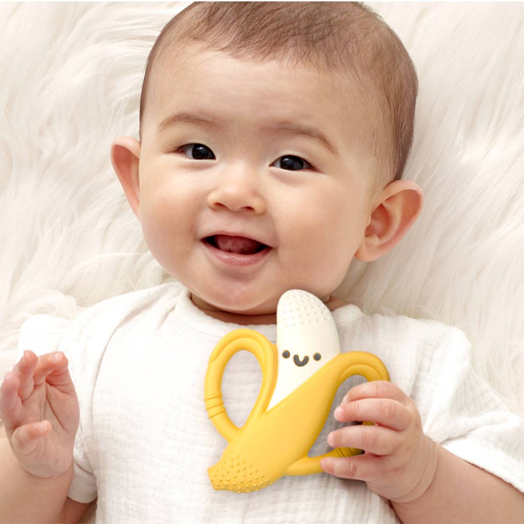 Itzy Ritzy Banana Chew Crew® model