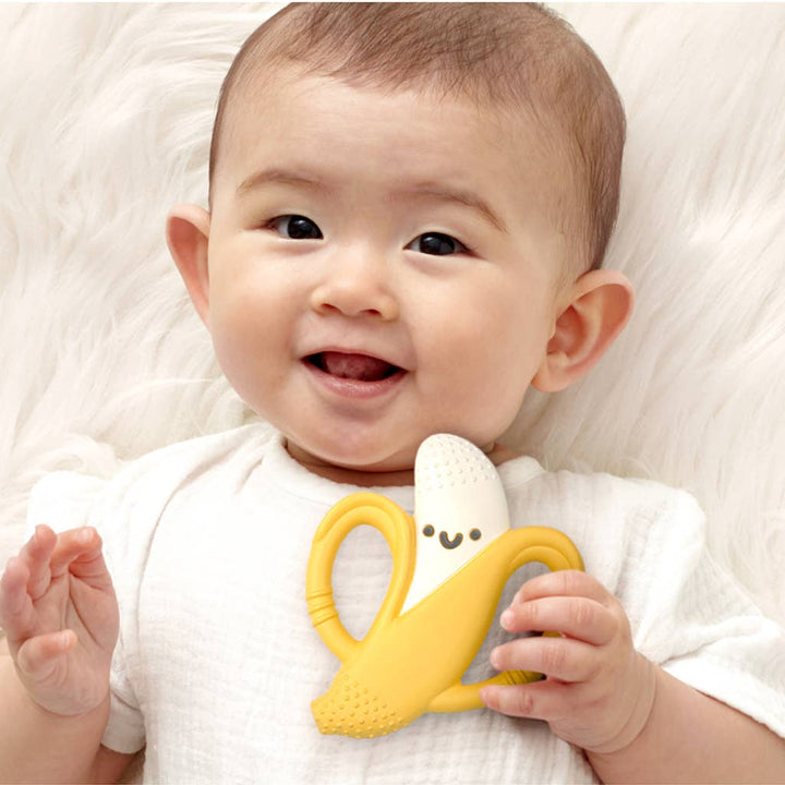 Itzy Ritzy Banana Chew Crew® model