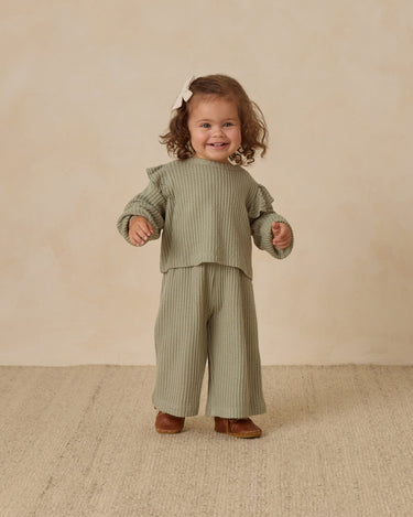 Quincy Mae Fern Cozy Set model