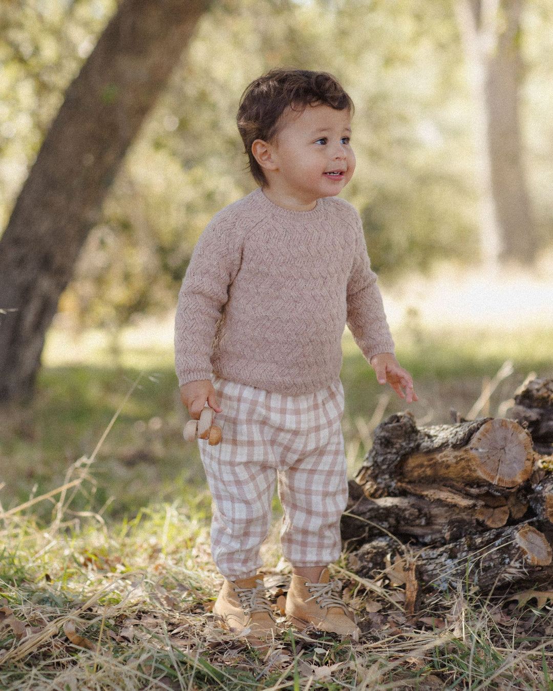 Quincy Mae Heathered Almond Sweater model tree