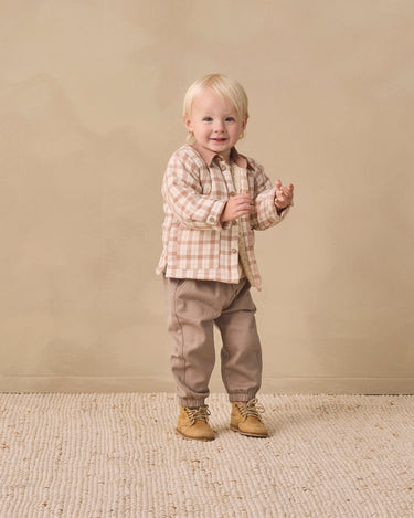 Quincy Mae Almond Giovani Pants model