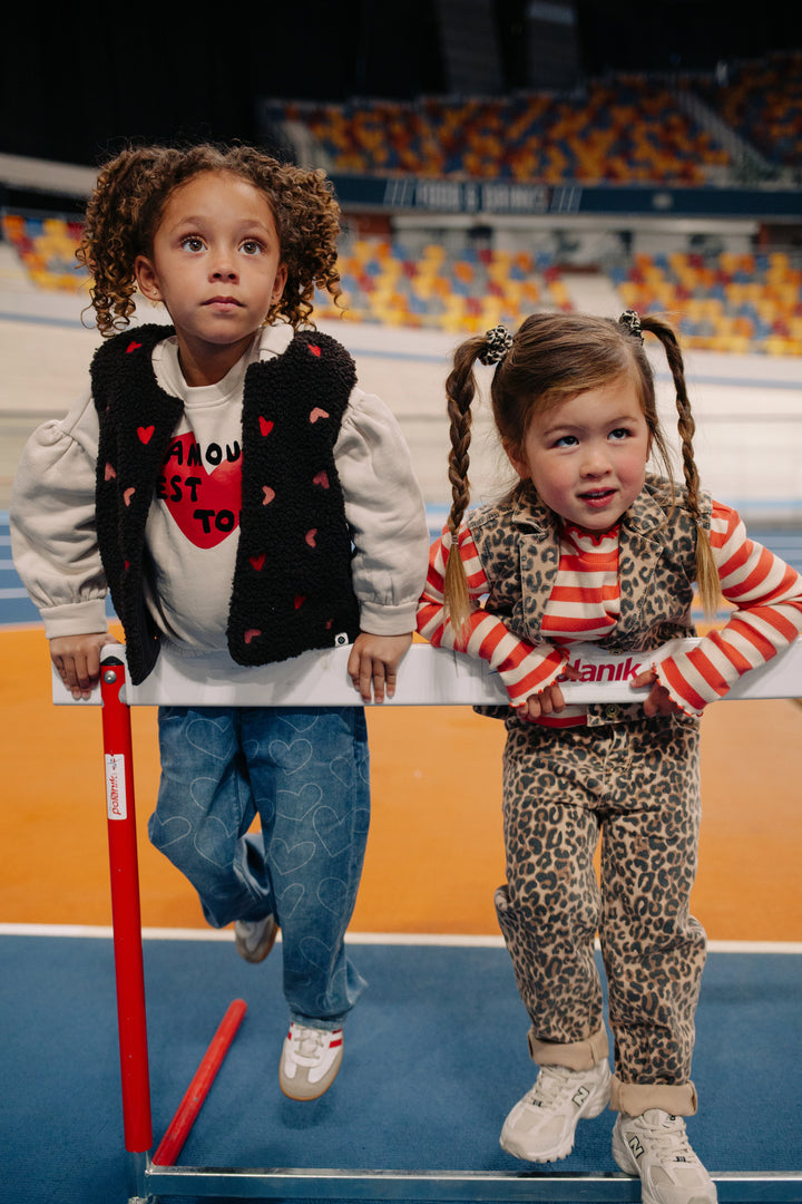 Stains & Stories L'Amour Est Tout sweatshirt hearts vest models