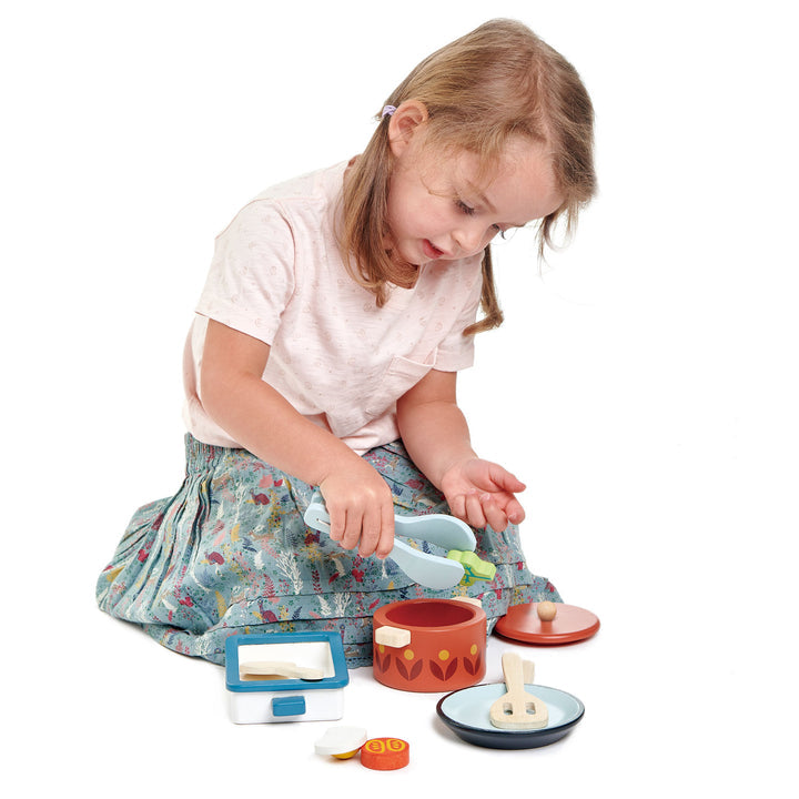 Tender Leaf Toys Pots & Pans model