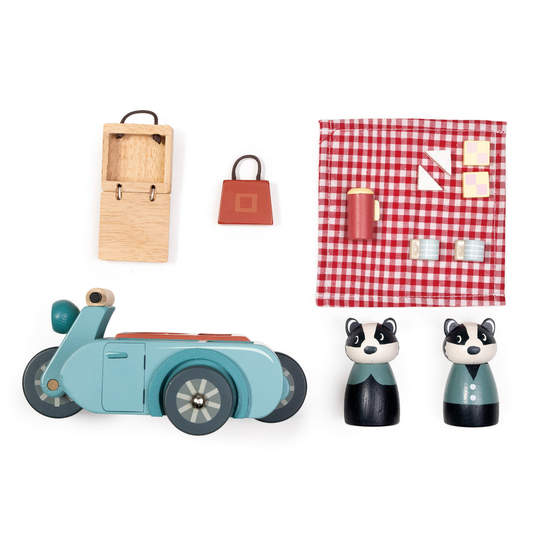 Tender Leaf Toys Badger Picnic Motorbike Ride pieces