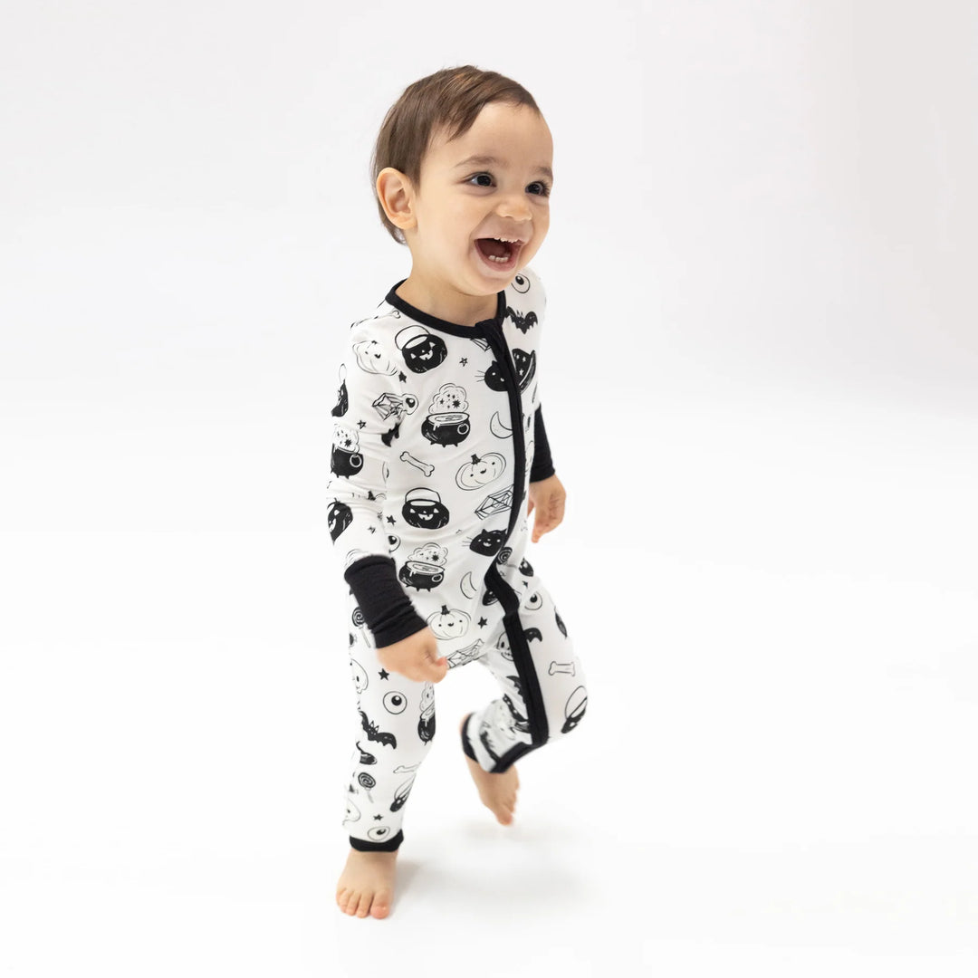 Angel Dear Black & White Halloween Two Way Zipper Romper model