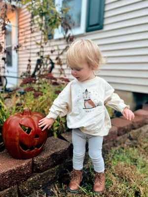Quincy May Magic Cat Relaxed Sweatshirt baby model