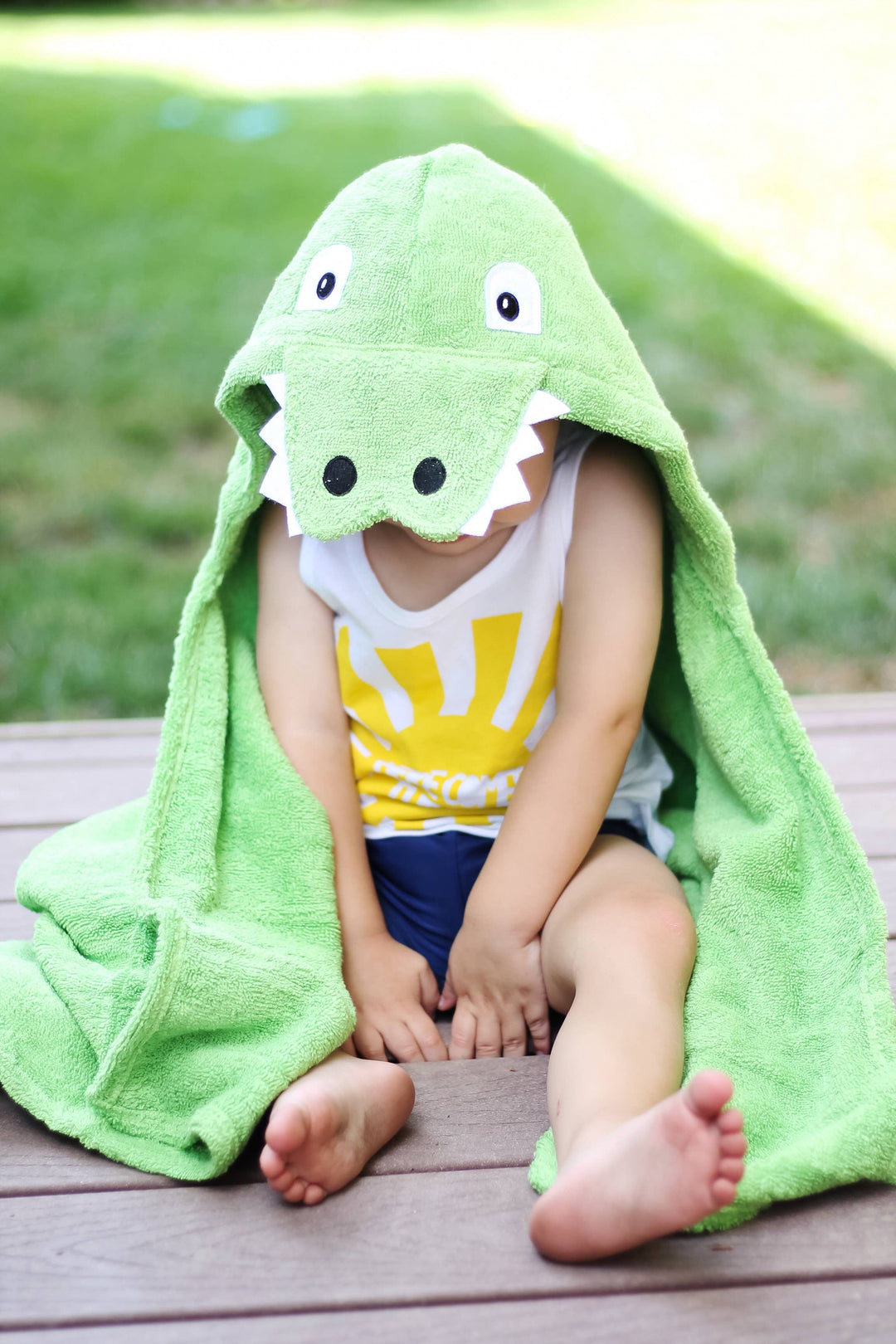Yikes Twins Alligator Hooded Towel seating