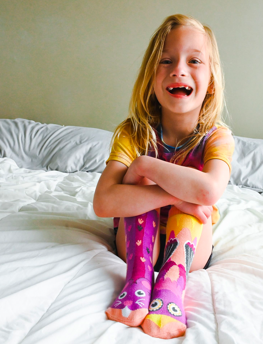 Owl & Mouse Pal Socks model blonde
