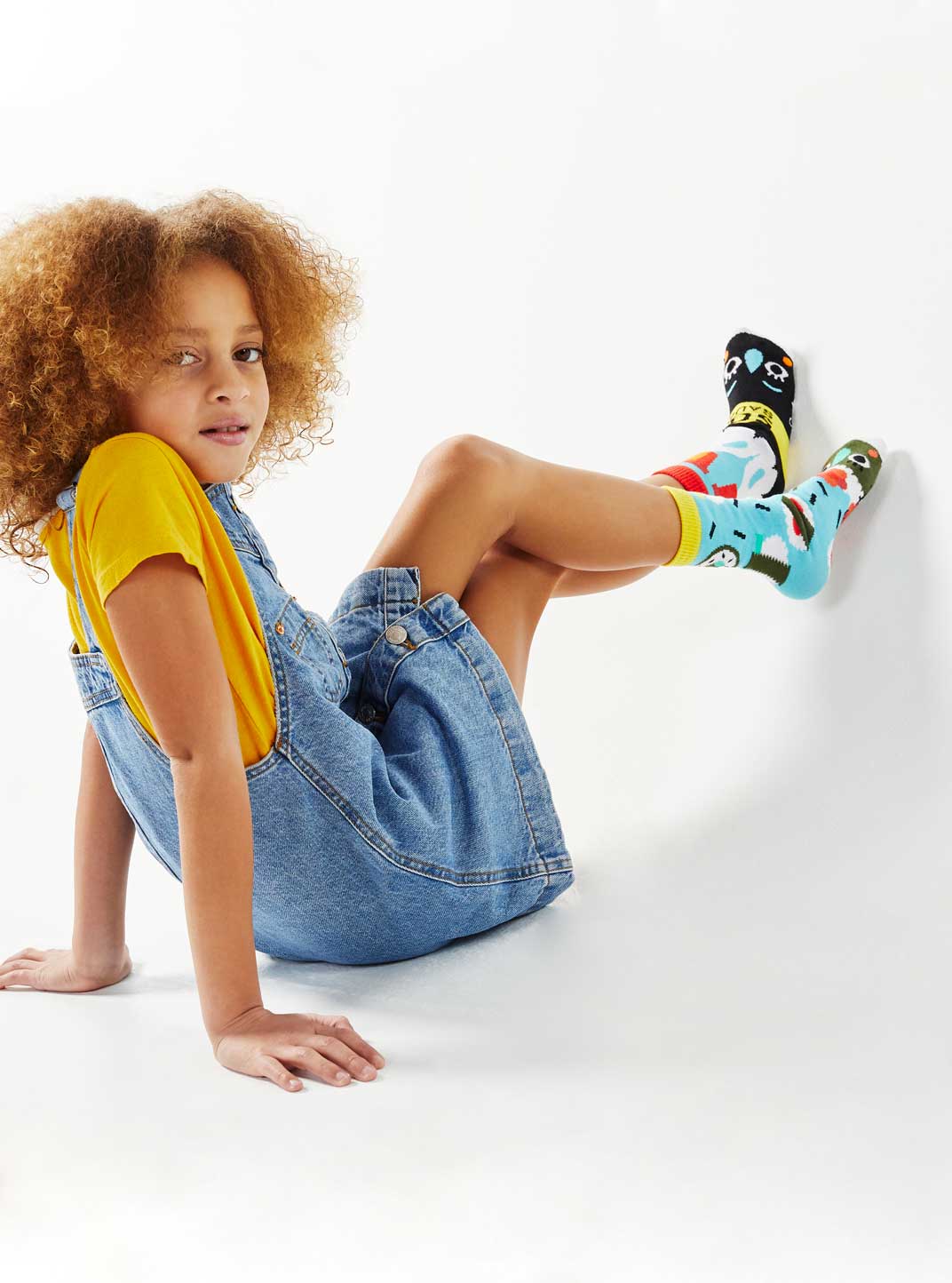 Sushi & Soy Sauce Pal Socks model girl