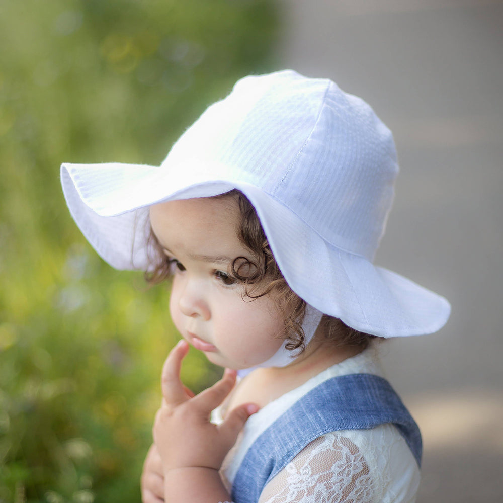Huggalugs White Seersucker Sunhat model side