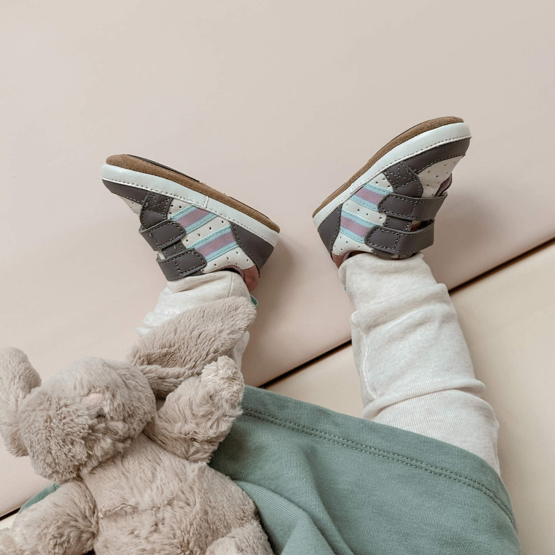 Robeez Valerie First Kicks model close