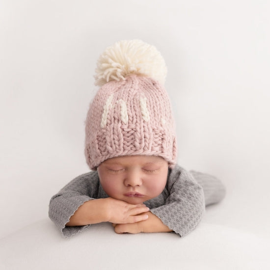 Huggalugs Hi Beanie in Rosy model